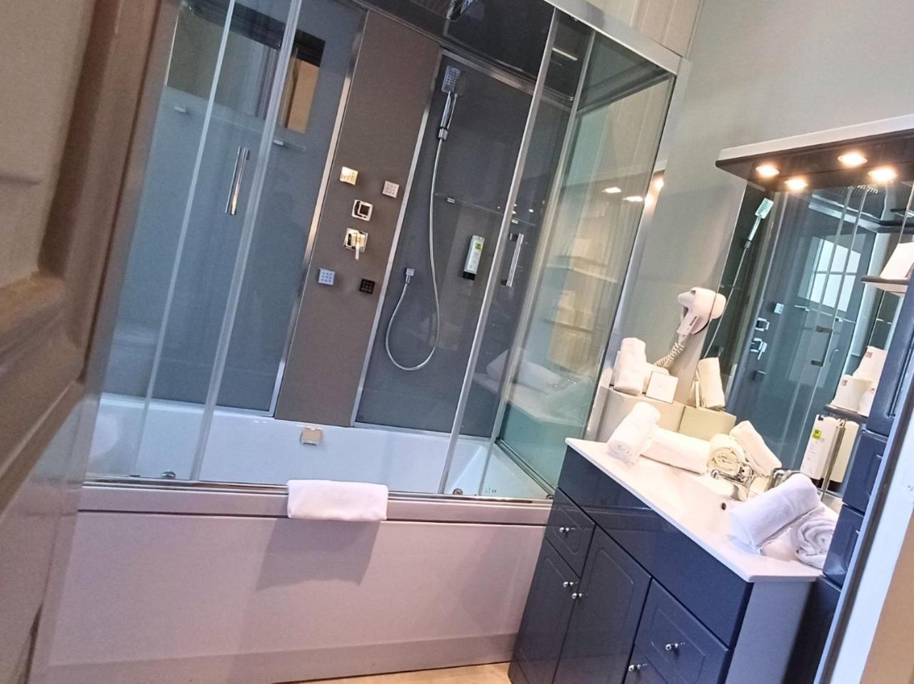 Grand Hotel De Bourbon-Lancy - Spa Et Restaurant - Logis Eksteriør billede