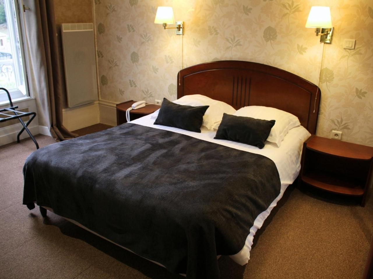 Grand Hotel De Bourbon-Lancy - Spa Et Restaurant - Logis Eksteriør billede